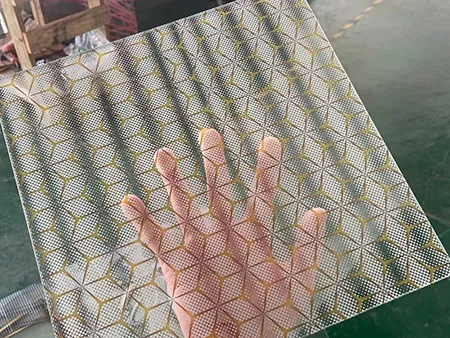Dots & Lines Digitally Printing Glass